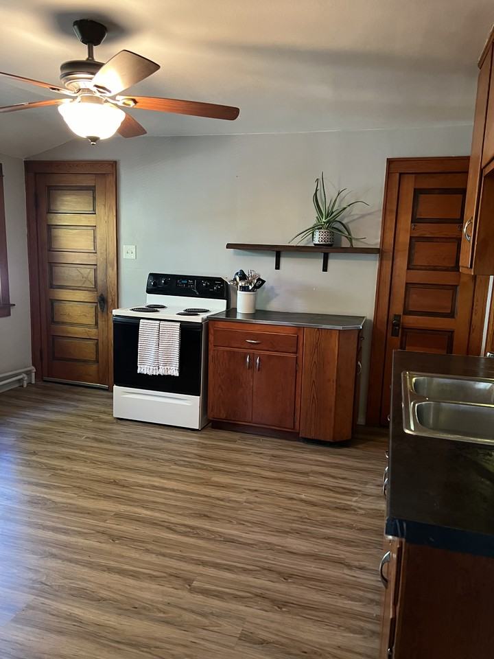 302 E Burdick Ave - Photo 3 of 13