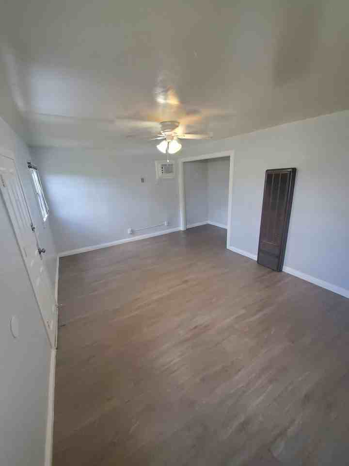 2424 18th Ave - Photo 3 of 22