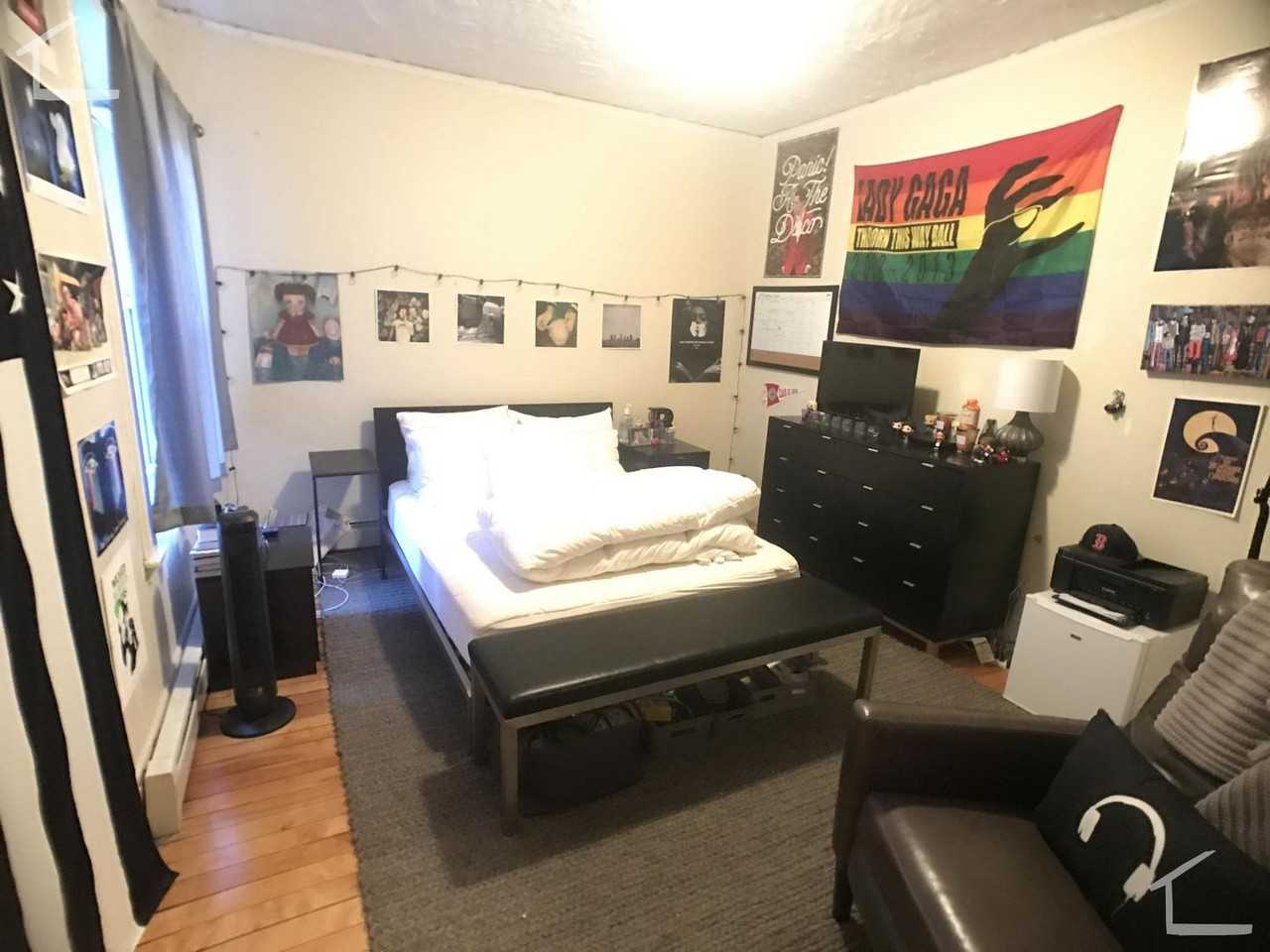 1282 Commonwealth Ave - Photo 3 of 9