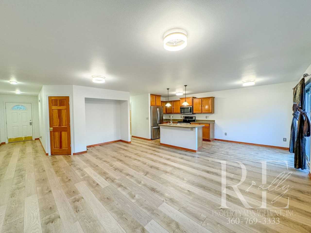 3635 Nevada Ave E - Photo 3 of 30