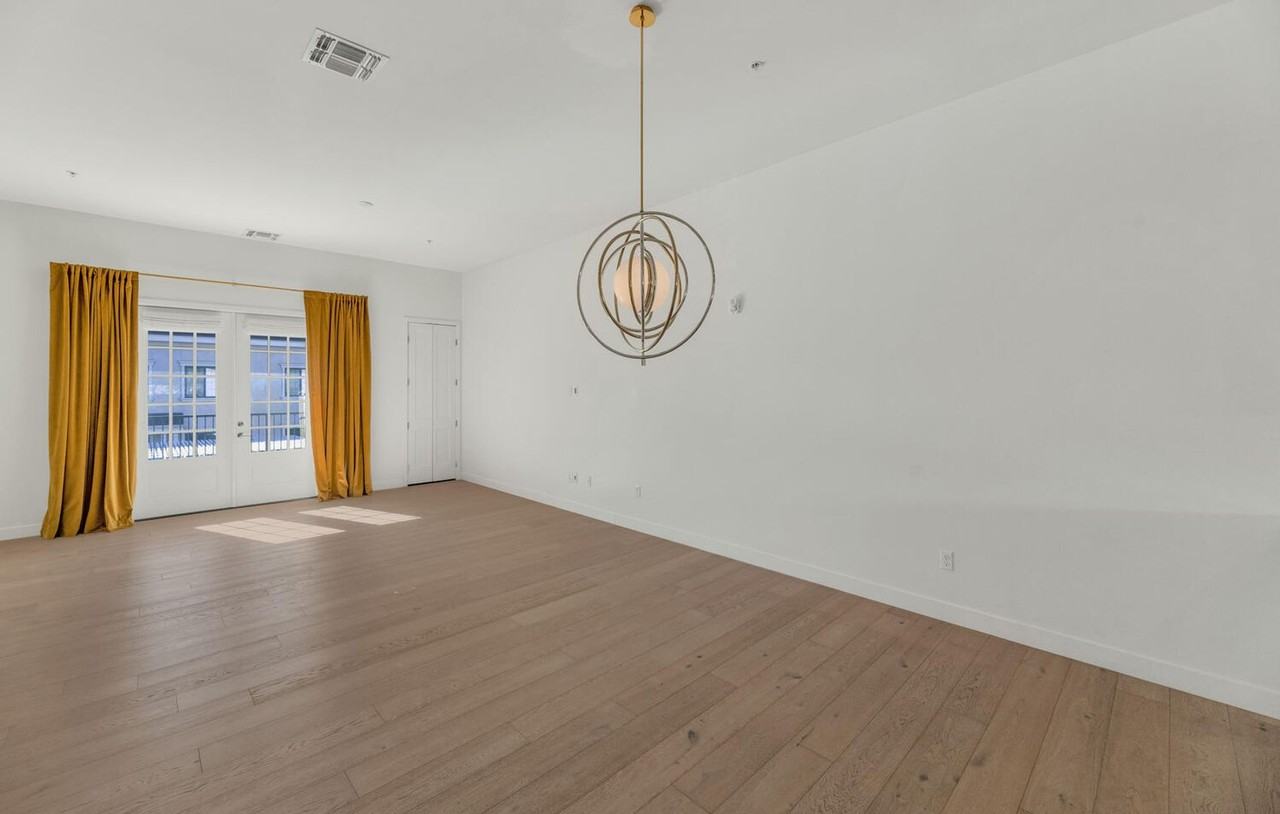 4438 N 27th St #26 - Photo 3 of 24