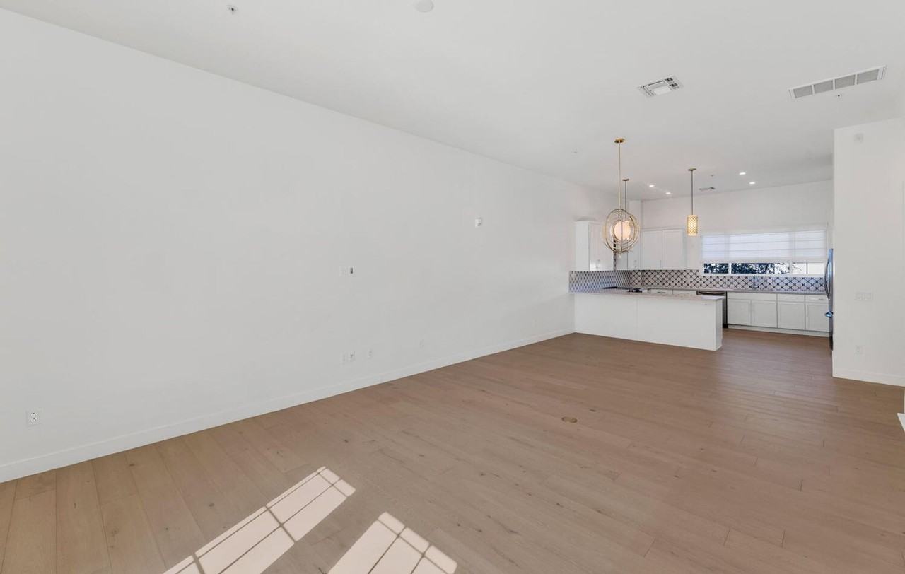 4438 N 27th St #26 - Photo 5 of 24