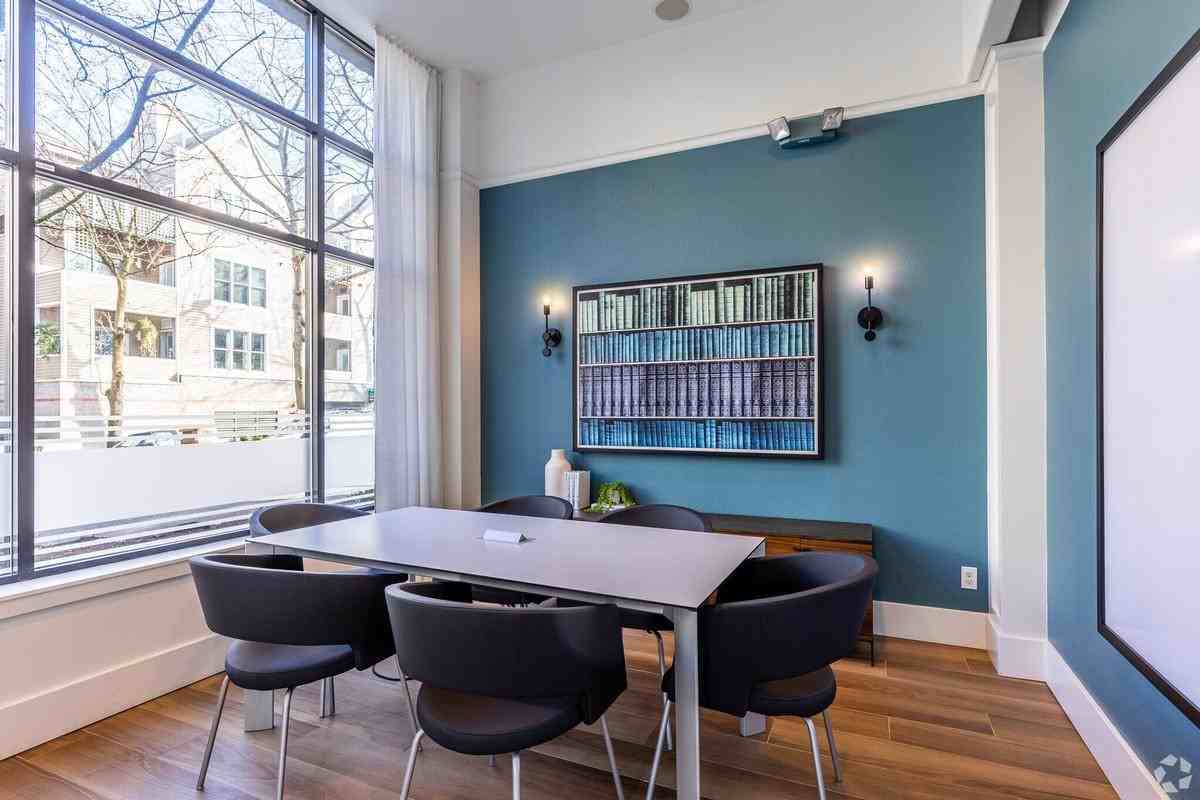 1811 S River Dr - Photo 7 of 19