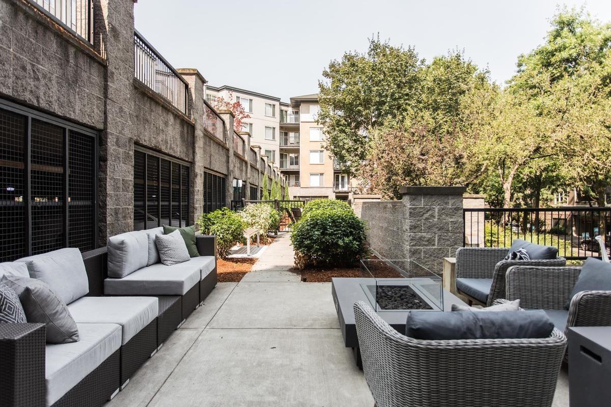 1811 S River Dr - Photo 7 of 19