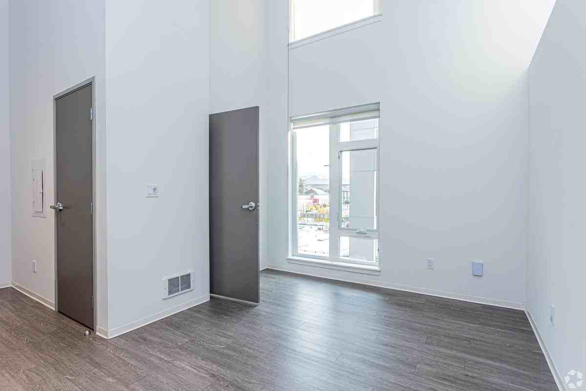 304 Puyallup Ave - Photo 6 of 21