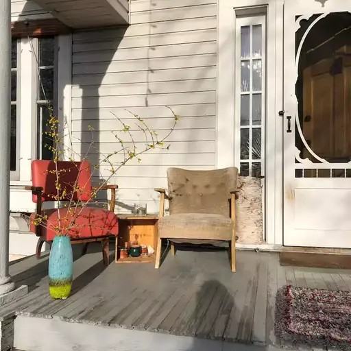 2703 26 St - Photo 2 of 16