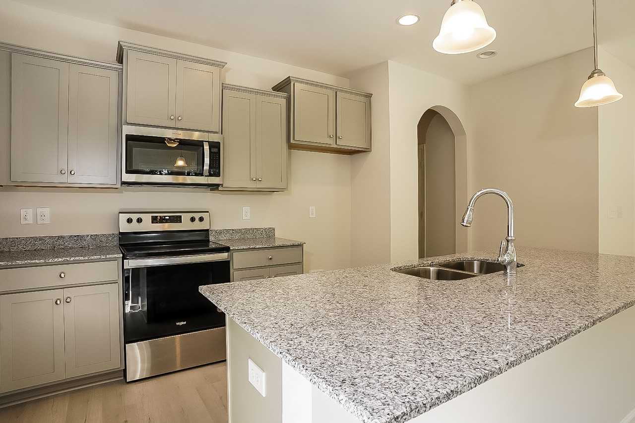 446 Bainbridge Dr - Photo 6 of 16