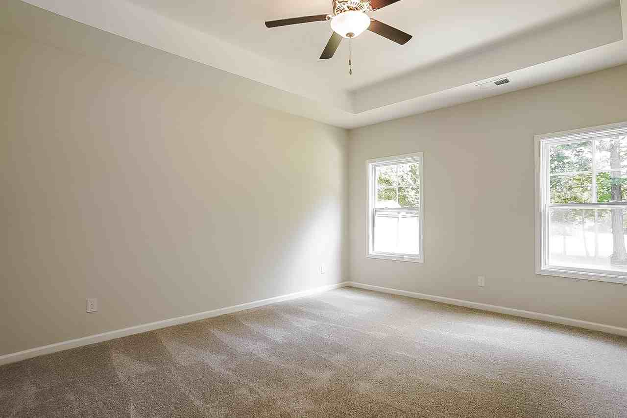 446 Bainbridge Dr - Photo 7 of 16