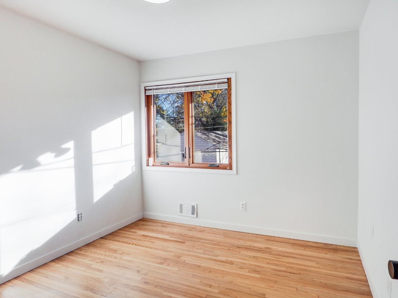 1240 Hartford Ave - Photo 2 of 15