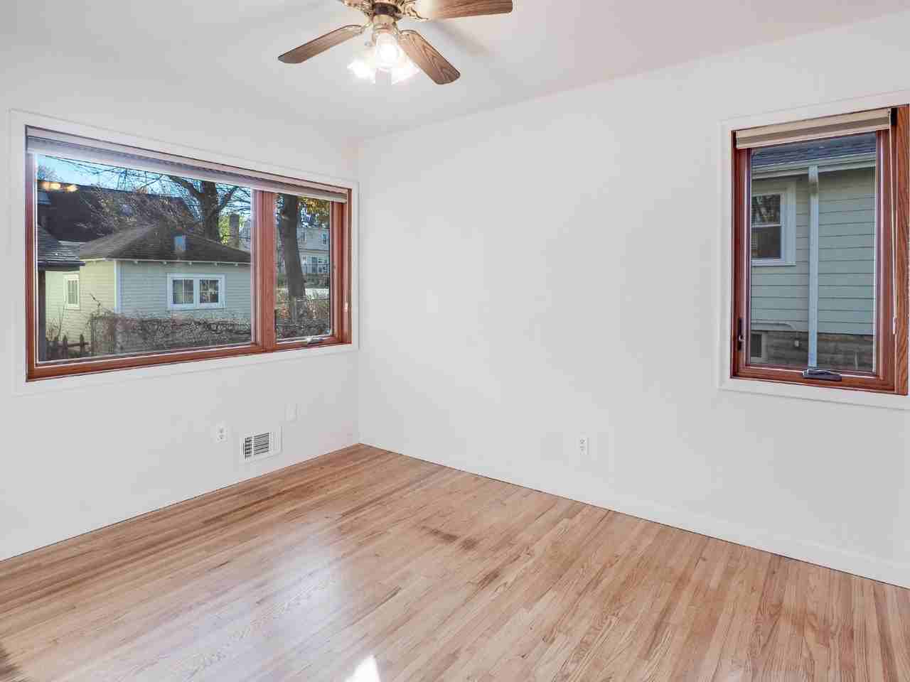 1240 Hartford Ave - Photo 3 of 15