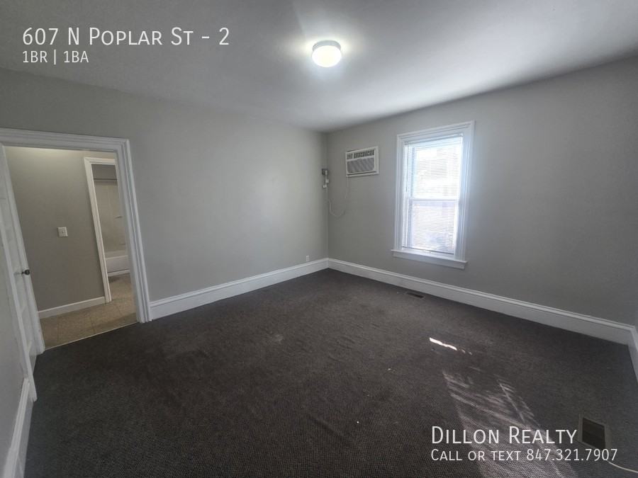 607 N Poplar St #2 - Photo 6 of 11