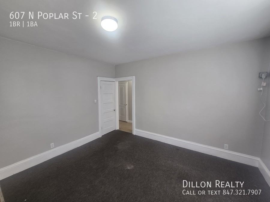 607 N Poplar St #2 - Photo 7 of 11