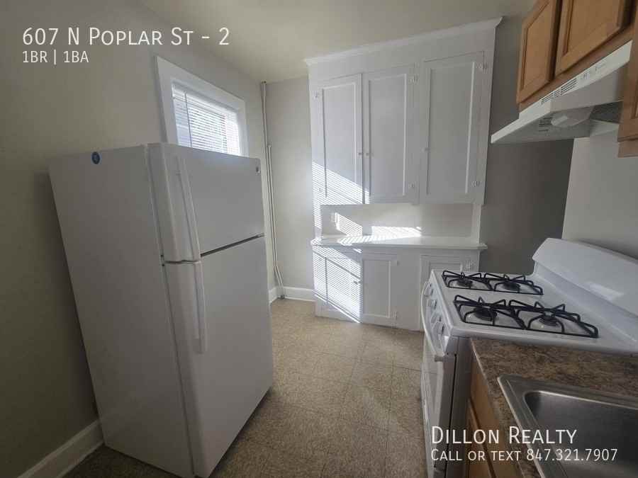 607 N Poplar St #2 - Photo 2 of 11