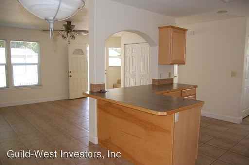 307 Earl Ave - Photo 2 of 4