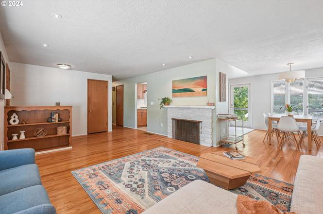 4660 Se Franklin St - Photo 3 of 20