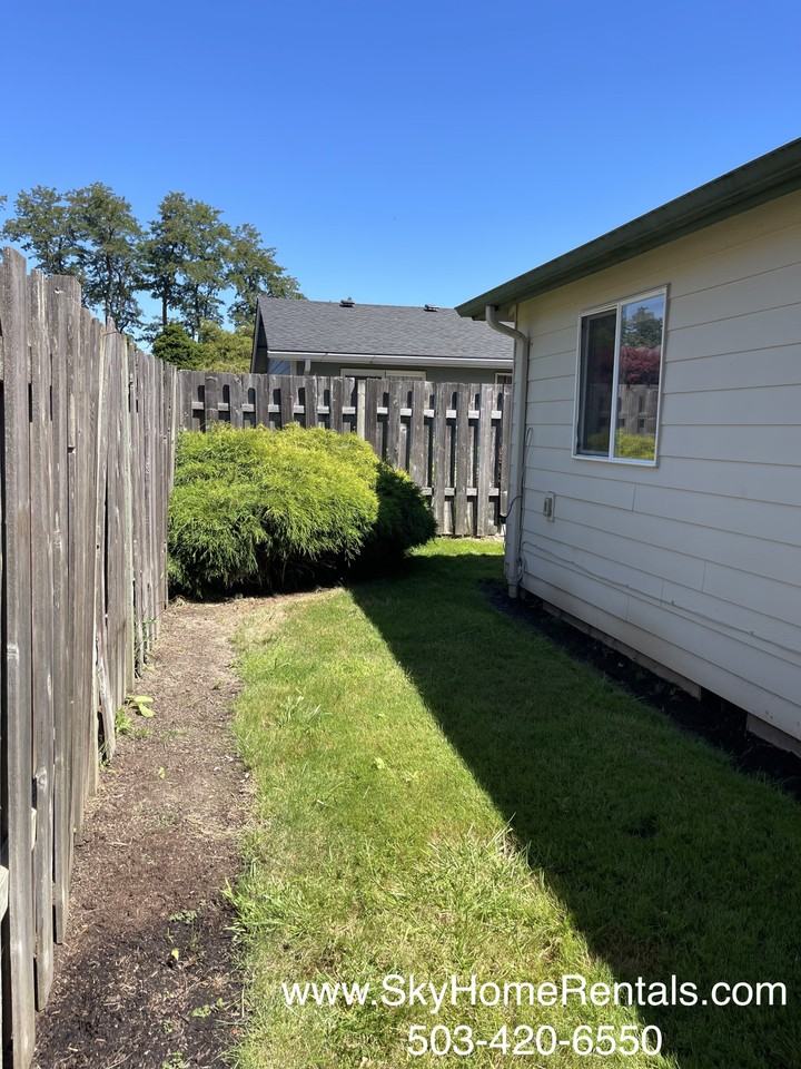 6987 Ridgetop Drive Northeast - Photo 4 of 17