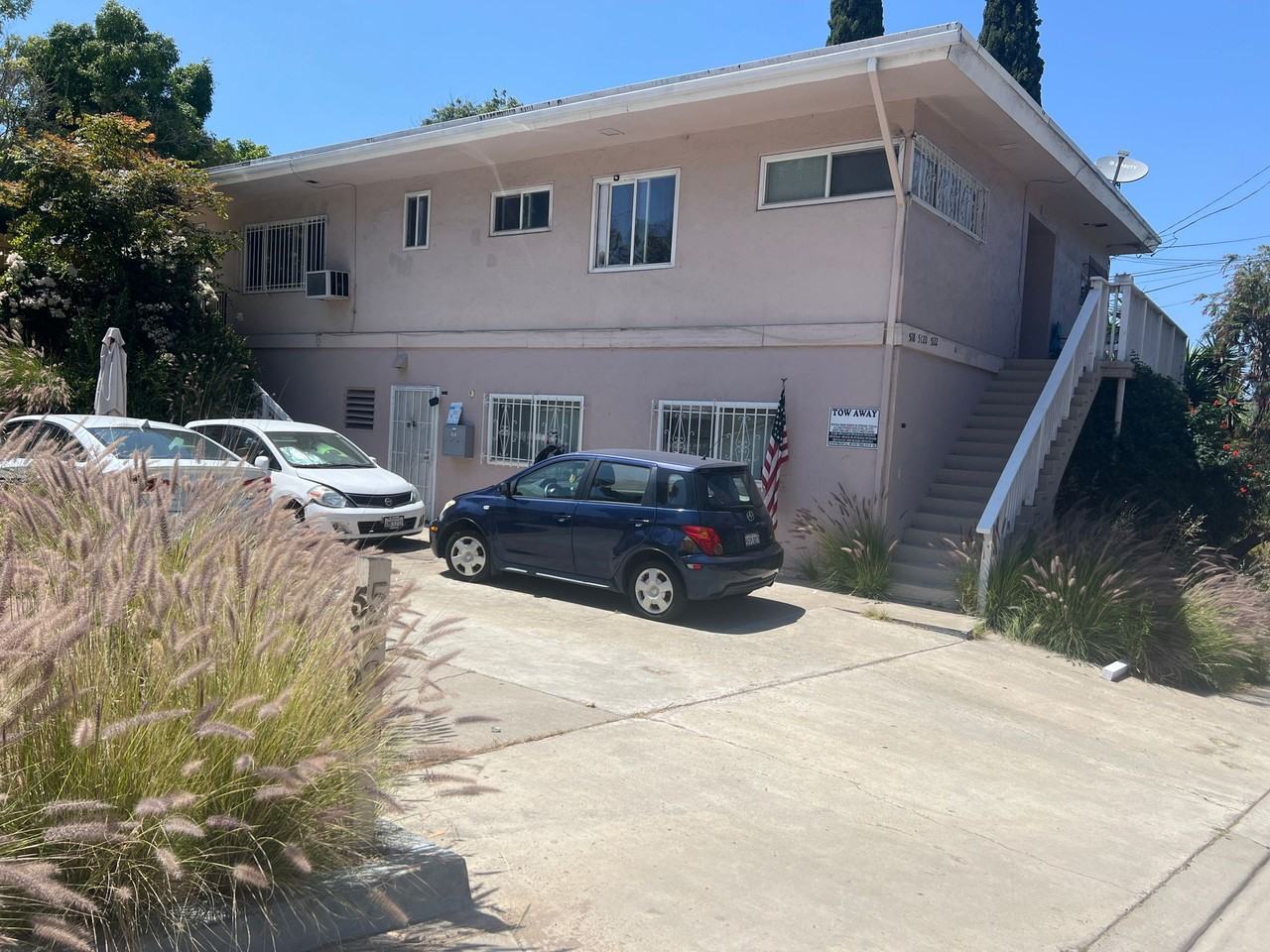 70th STREET TRIPLEX - Photo 2 of 3