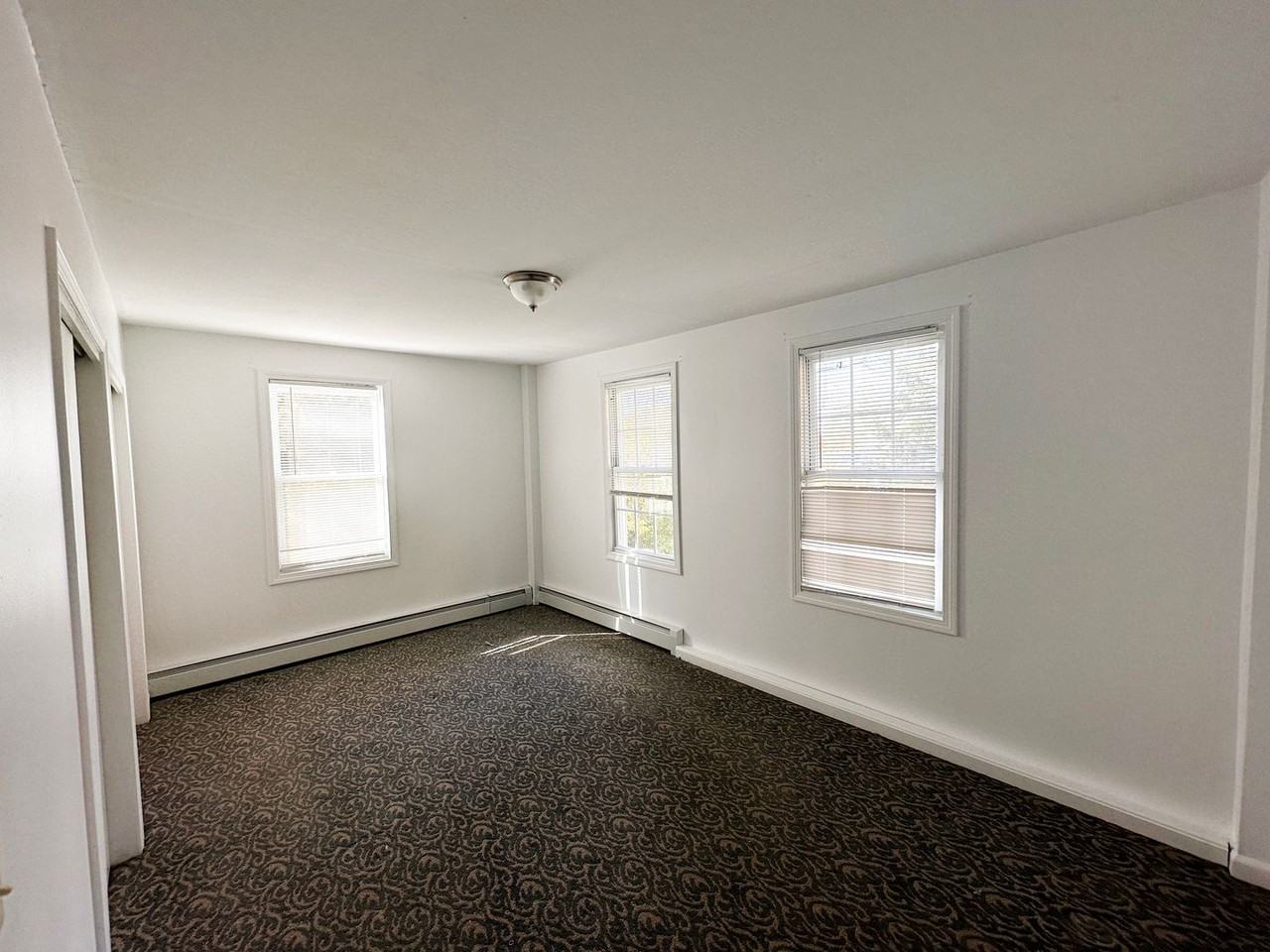 35 Terrace Dr #2R - Photo 3 of 4