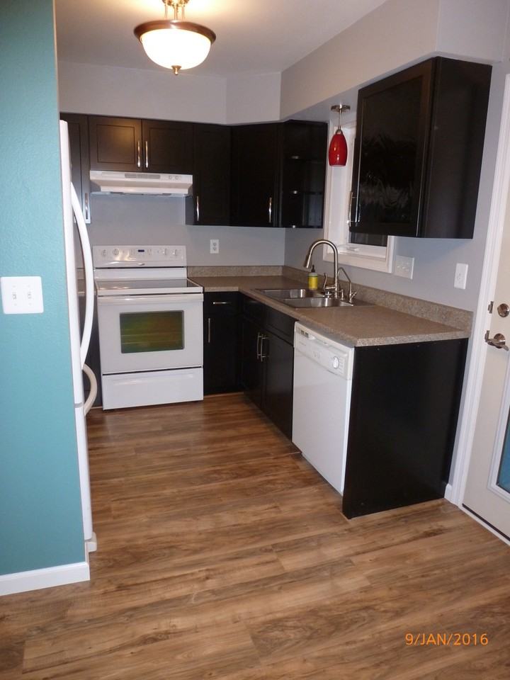 1032 Evergreen St - Photo 2 of 13