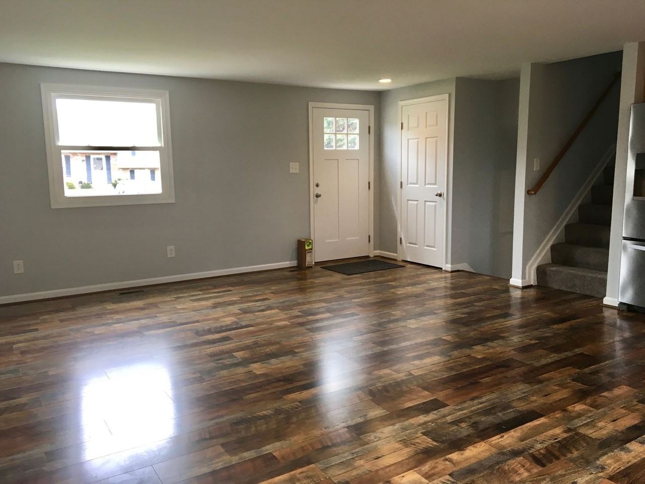 224 Laurentum Pkwy - Photo 3 of 34
