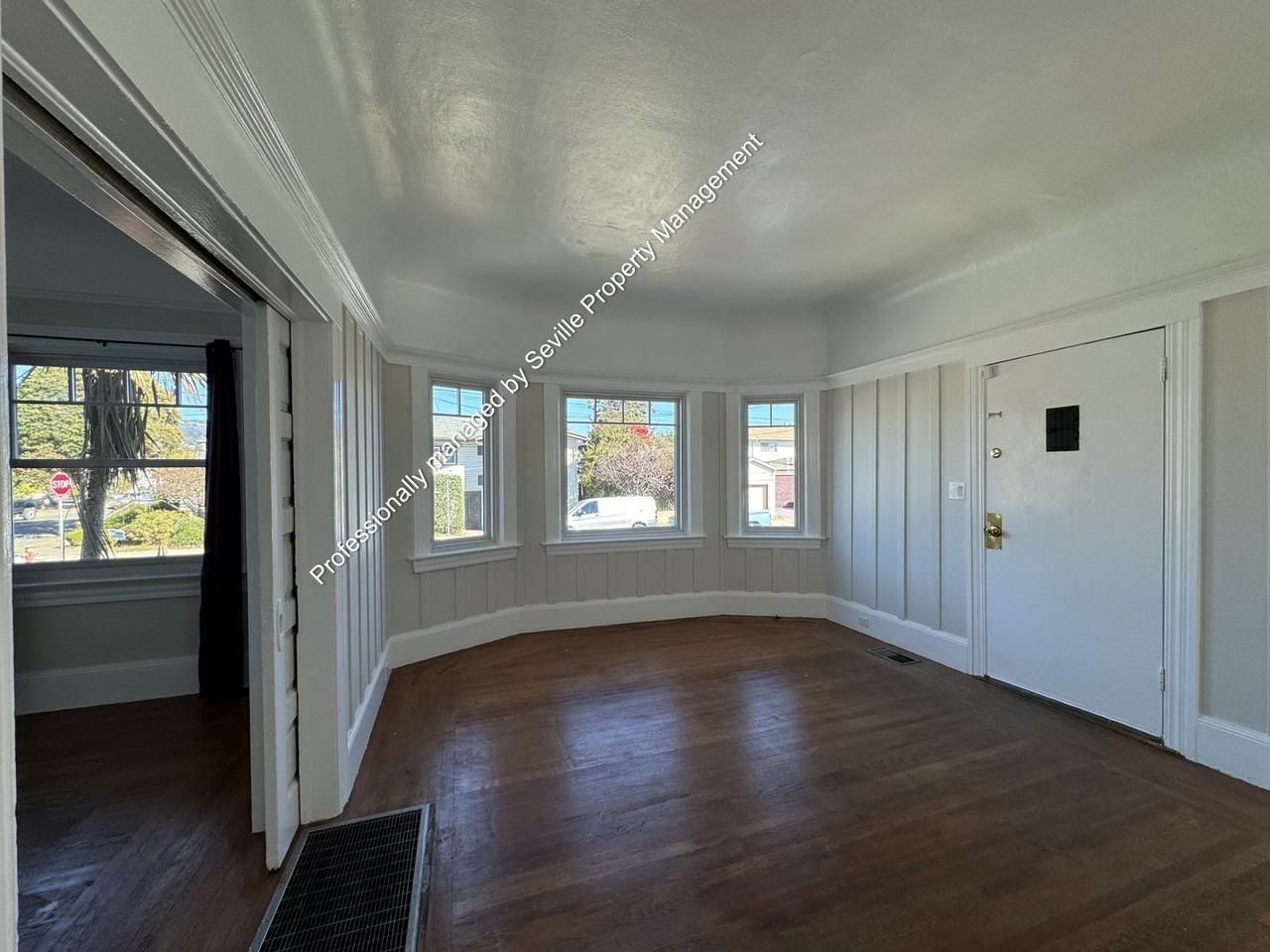 6525 Herzog St - Photo 4 of 44