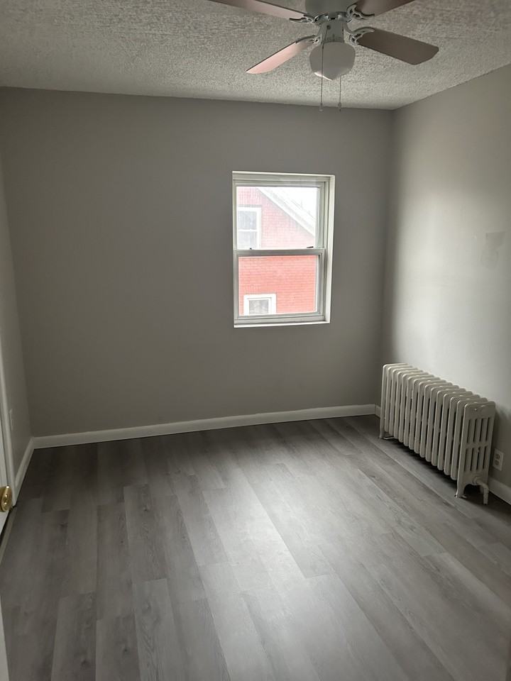 1137 E 3rd St #1 - Photo 6 of 8