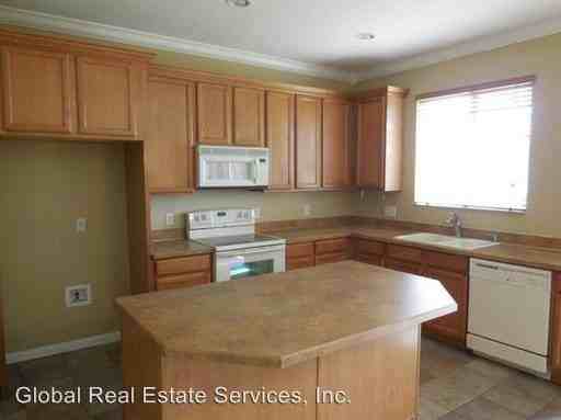 241 Roseling Crossing - Photo 3 of 7