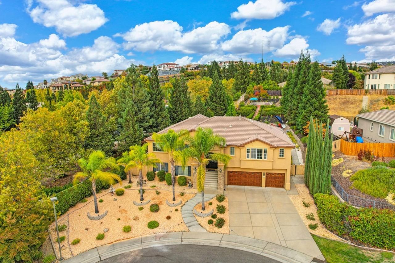 1676 Stronsay Court - Photo 2 of 50