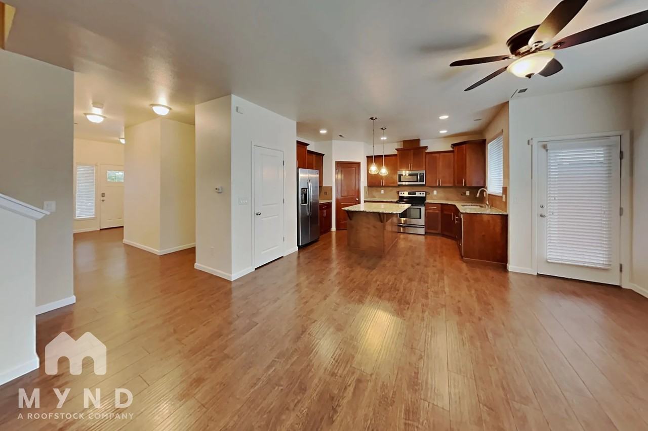 6019 Alexander Ave Se - Photo 3 of 24