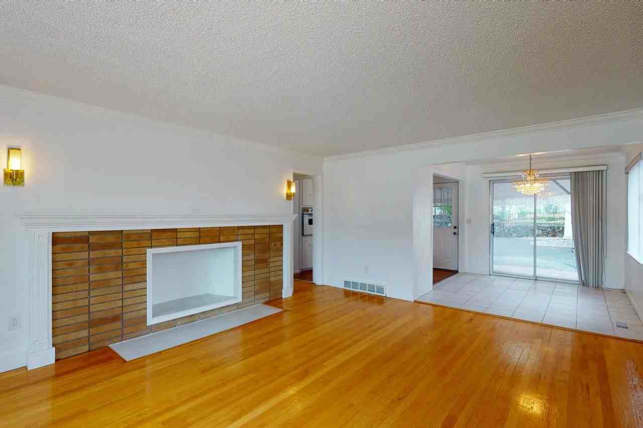 10326 51st Ave S - Photo 3 of 10