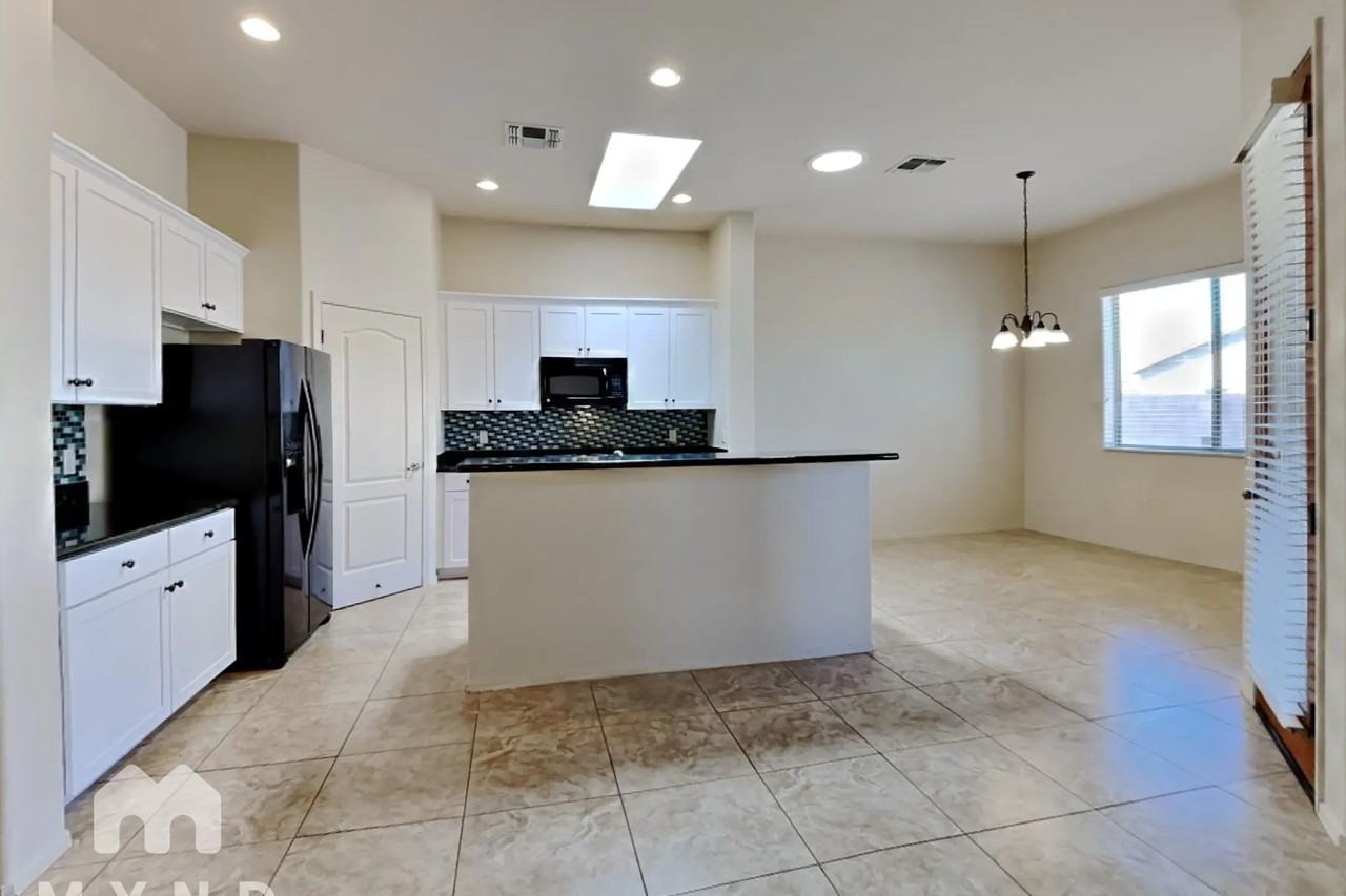 10477 S Cutting Horse Dr - Photo 2 of 28