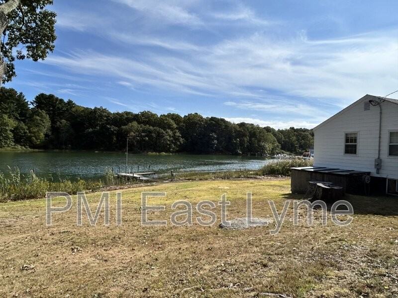 32 Homestead Cir - Photo 2 of 18