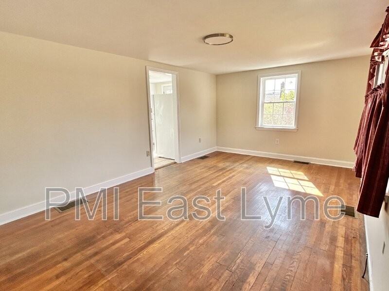 32 Homestead Cir - Photo 3 of 18