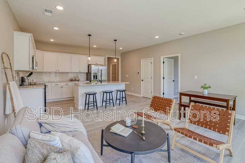 12416 S Parkwood Ln - Photo 2 of 12