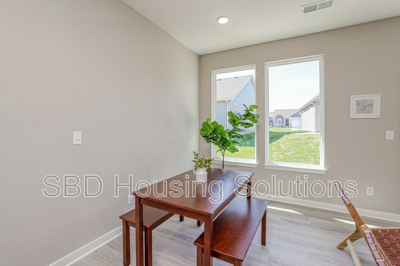 12416 S Parkwood Ln - Photo 3 of 12