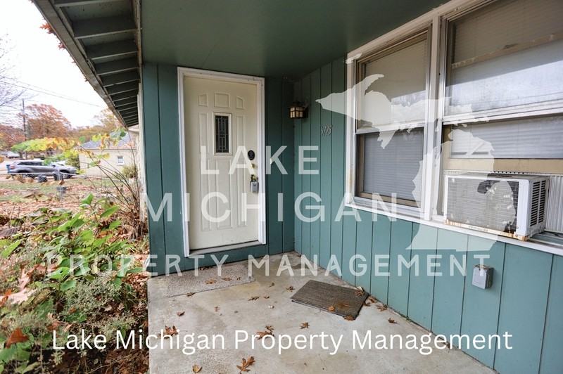 5775 Christie Ave Se - Photo 2 of 13