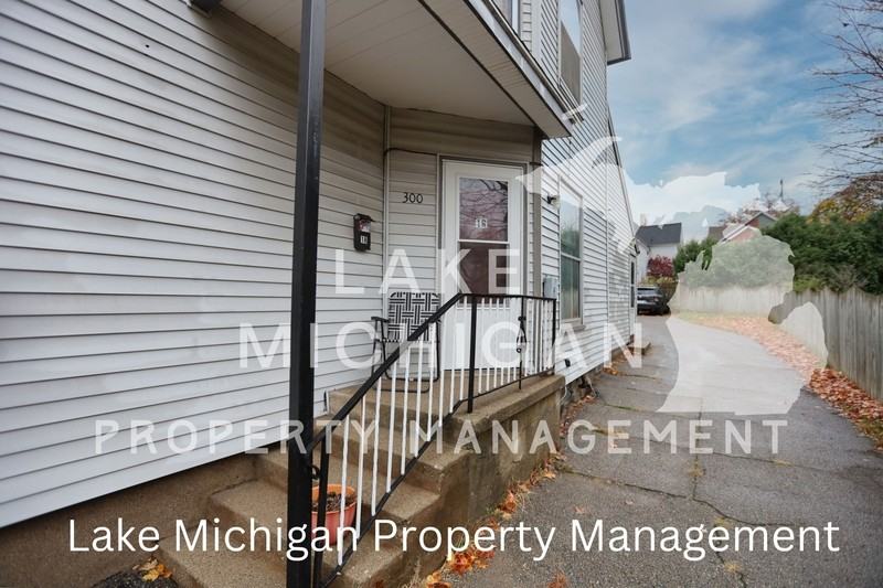 300 Charles Ave Se #1R - Photo 2 of 7