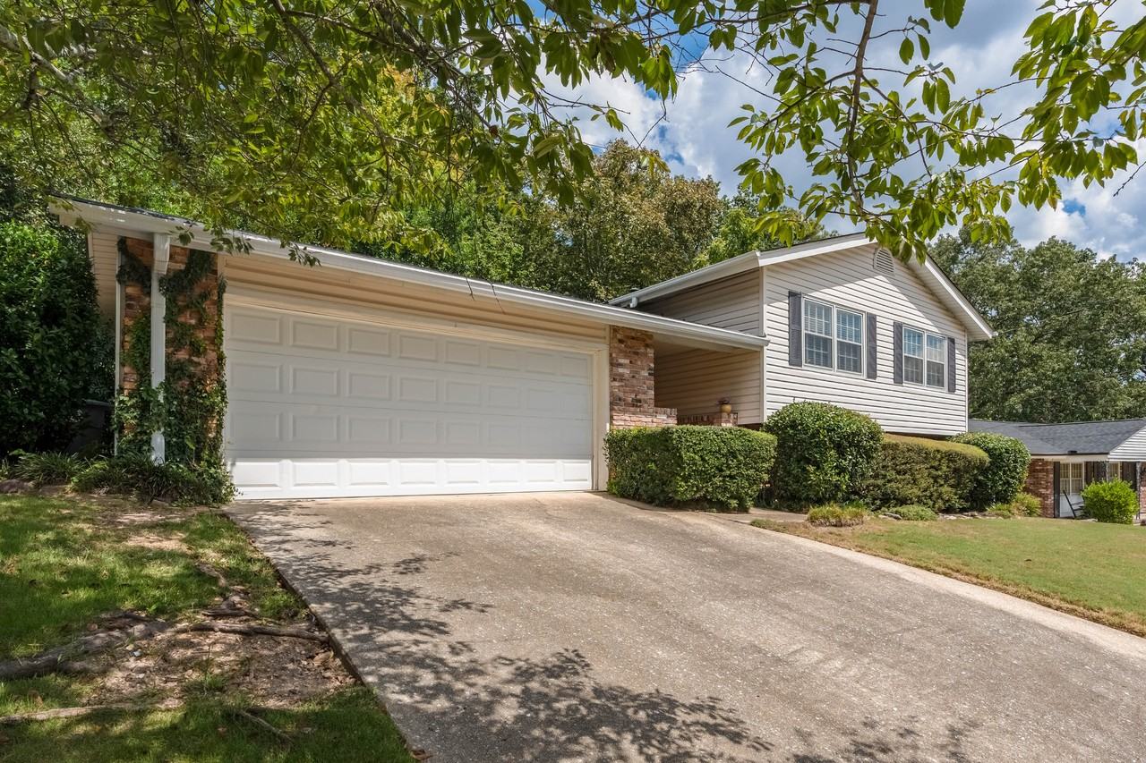 404 Art Hanes Blvd - Photo 3 of 32