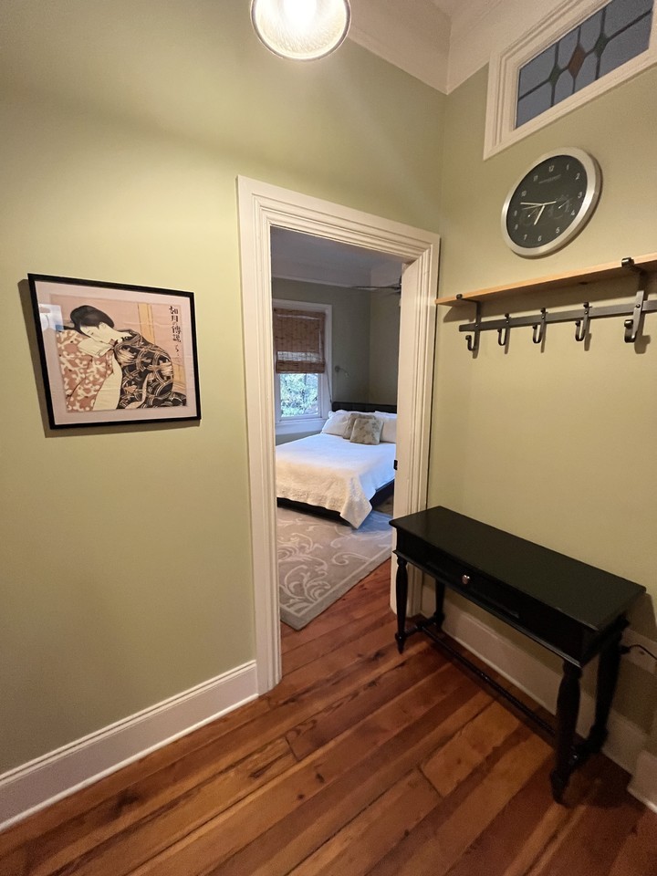 147 E Chestnut St #6 - Photo 5 of 18