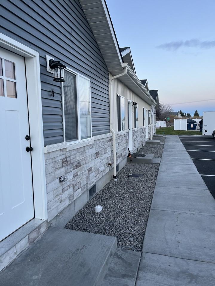 469 N 2400 E #6 - Photo 2 of 9