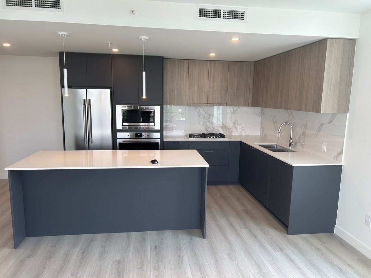 20065 85 Avenue - Photo 2 of 12