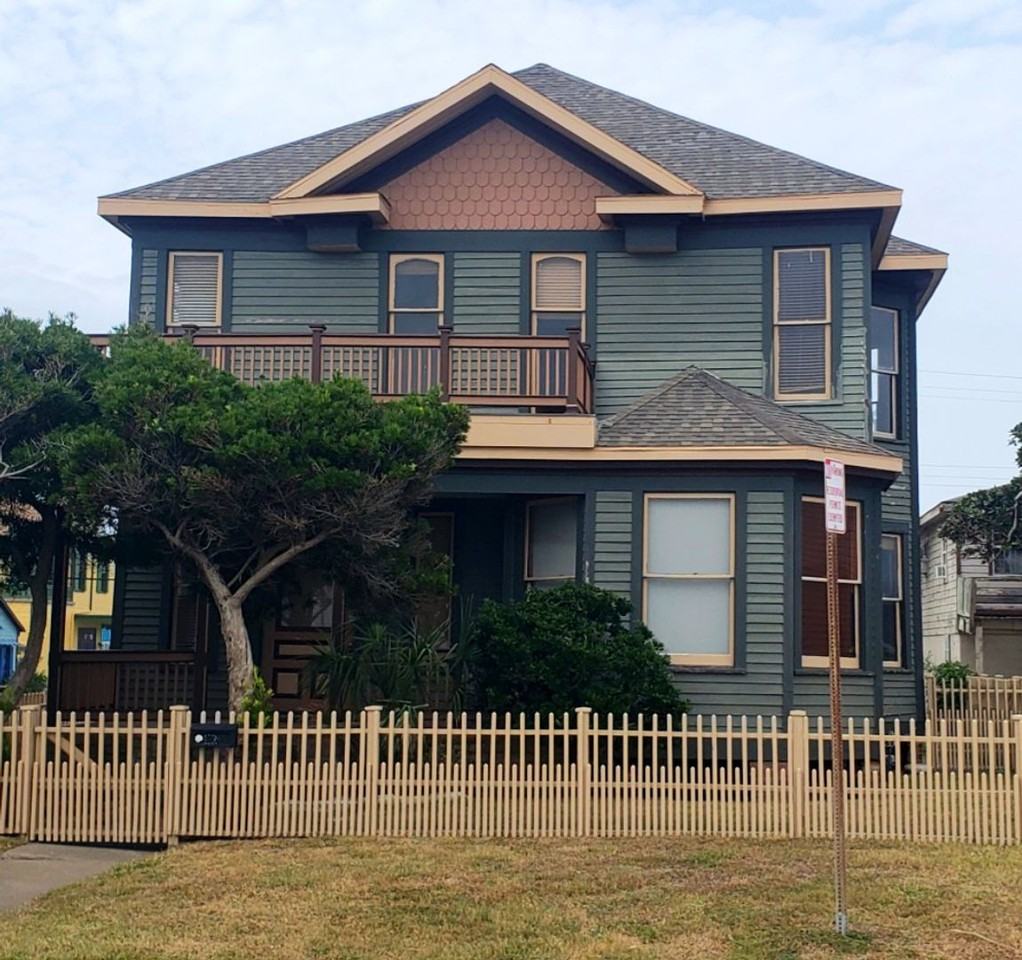 1128 Avenue M 1/2 - Photo 2 of 34