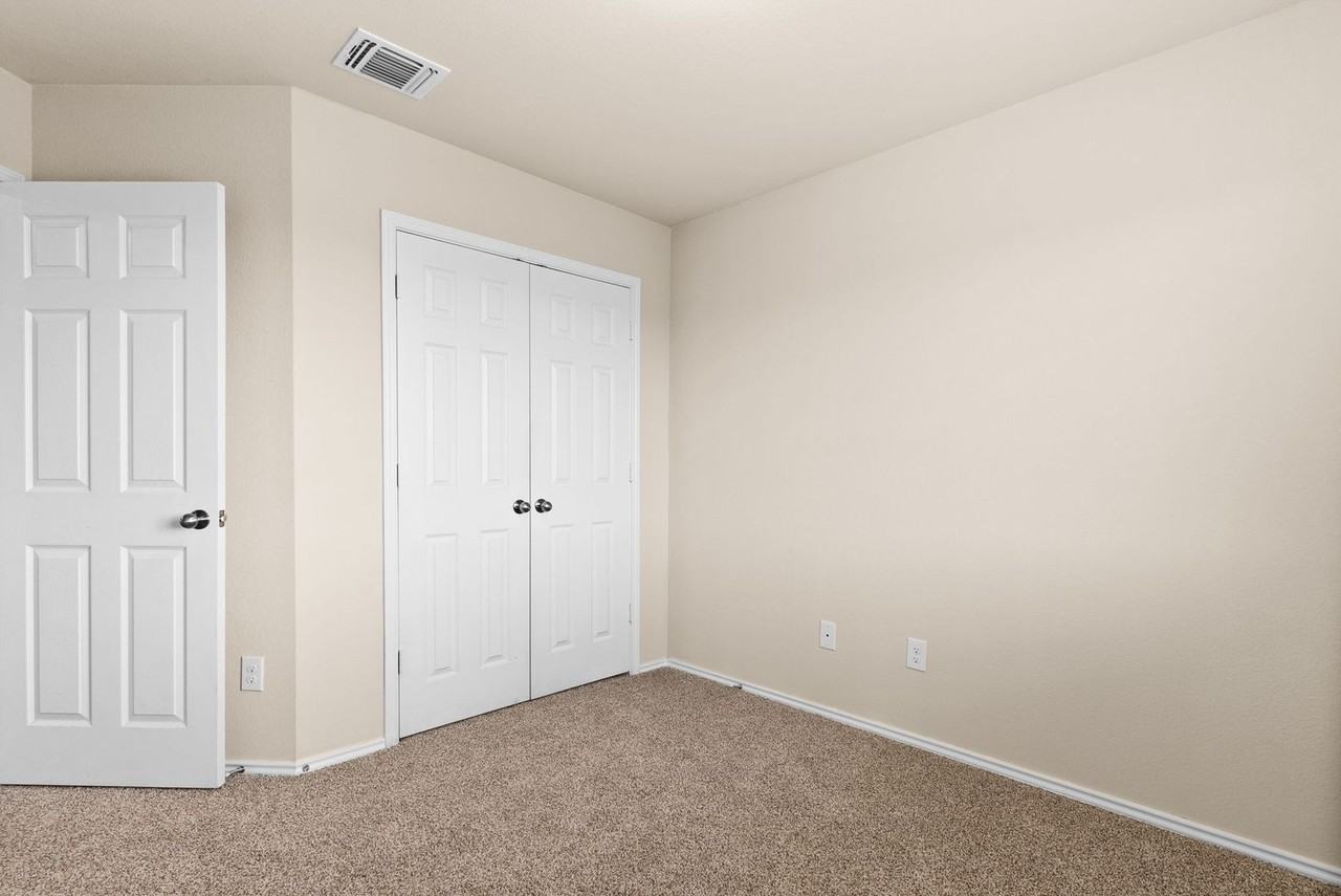 9606 Glynhill Ct - Photo 3 of 17