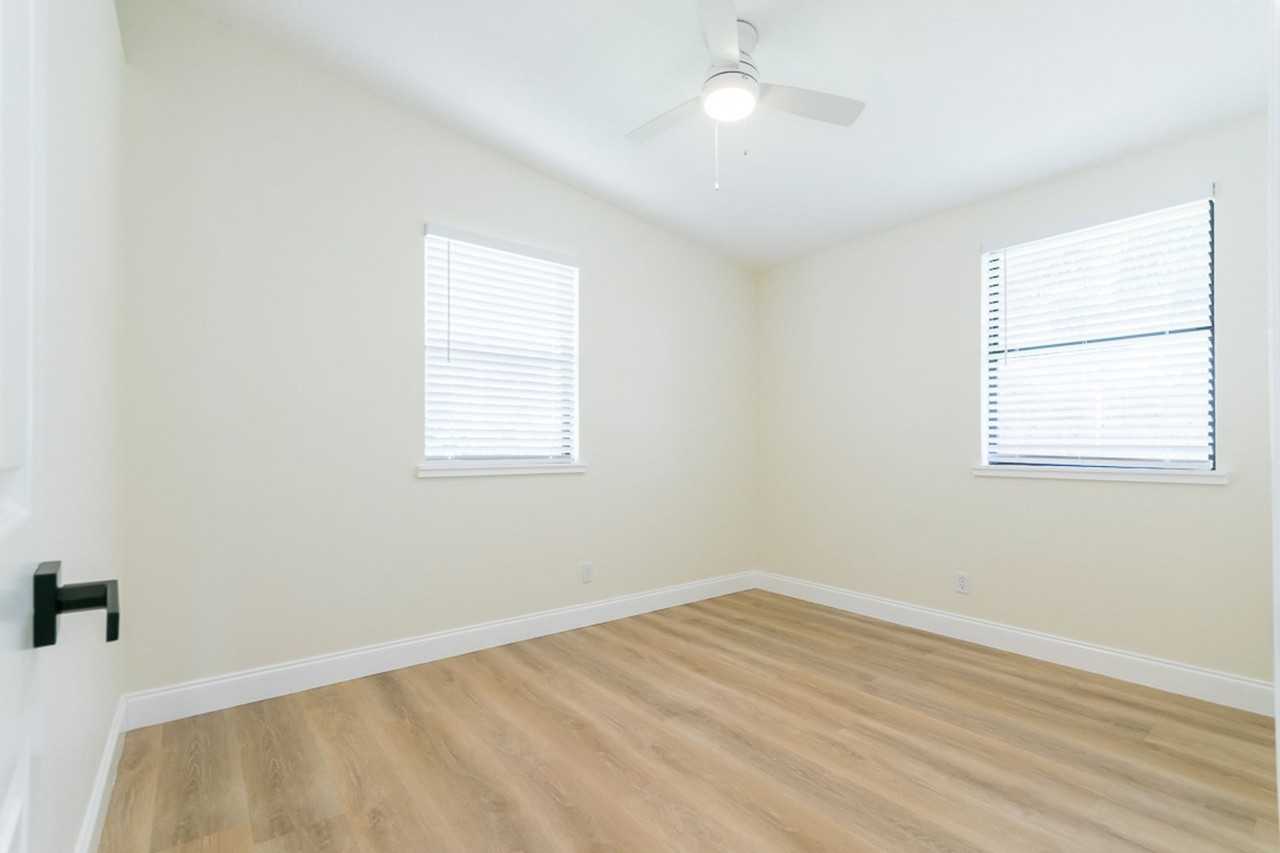 570 Seagate Ave - Photo 2 of 16