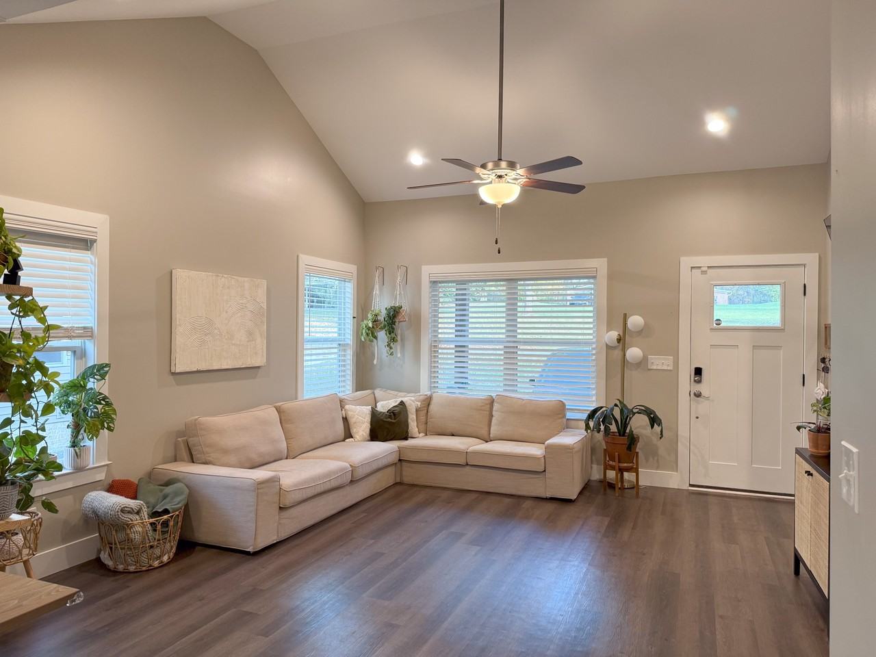 2017 Charles St Ne #NA - Photo 7 of 28