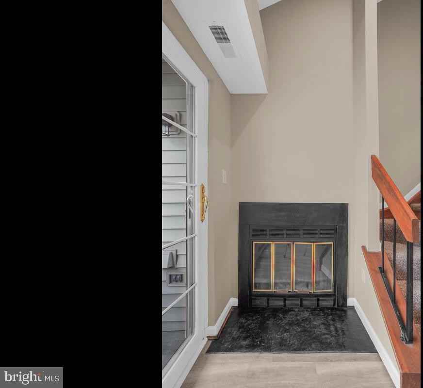 1625 Carriage House Ter #C - Photo 3 of 19