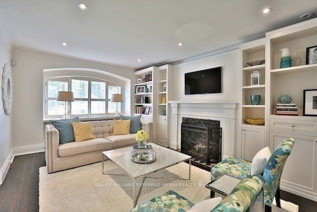 221 Chaplin Crescent - Photo 2 of 19