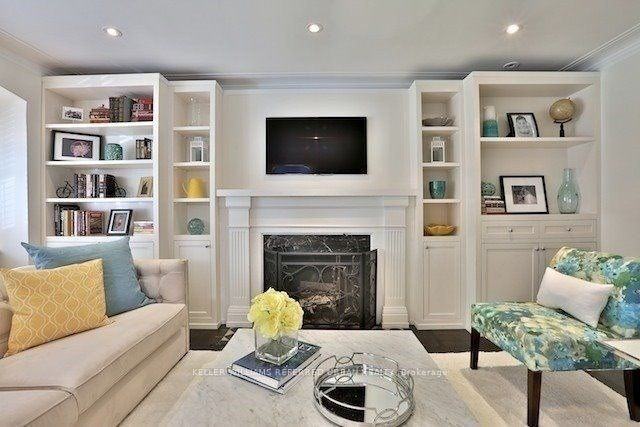 221 Chaplin Crescent - Photo 3 of 19