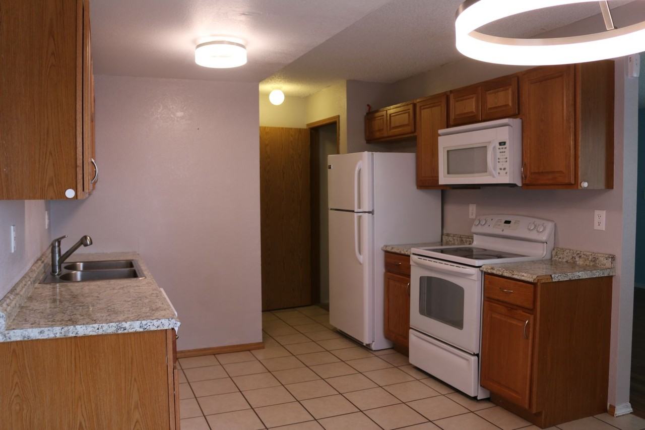 1342 Firefly Cir - Photo 7 of 11