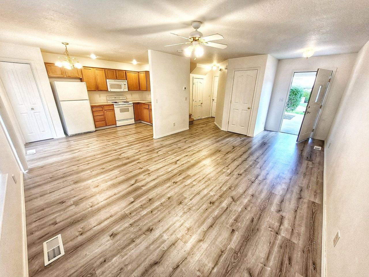 1702 S Piney Creek Rd - Photo 2 of 14